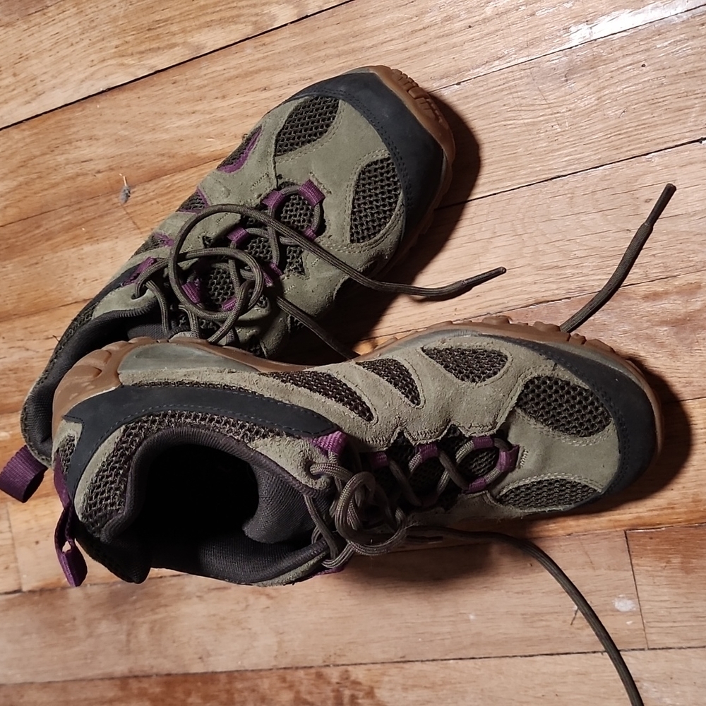 Merrell Yokota 2 size 9